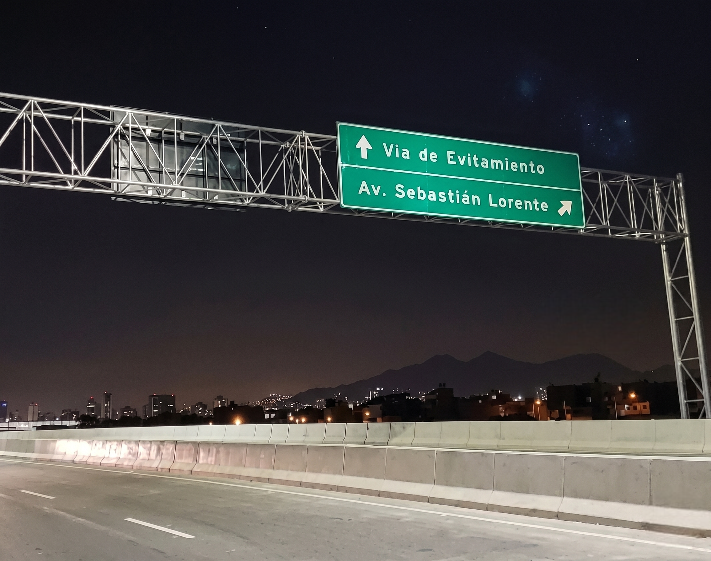 Línea Amarilla, Lima, Peru