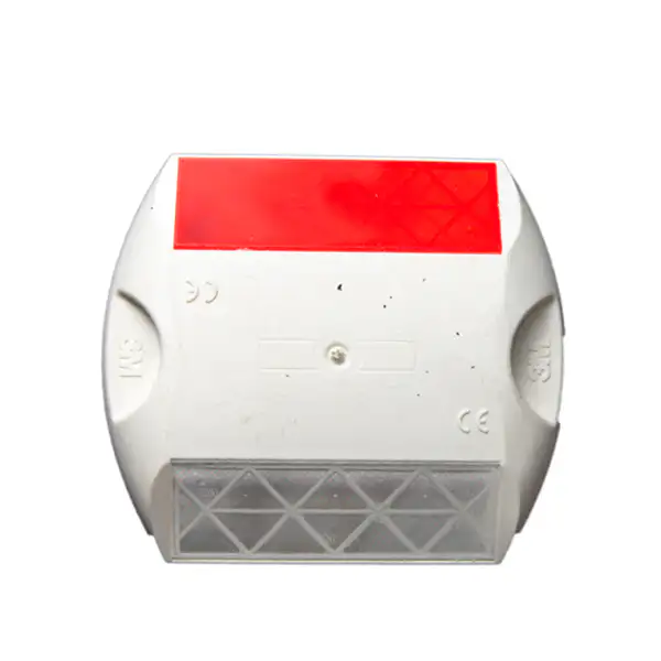 Tachas e tachões refletivos