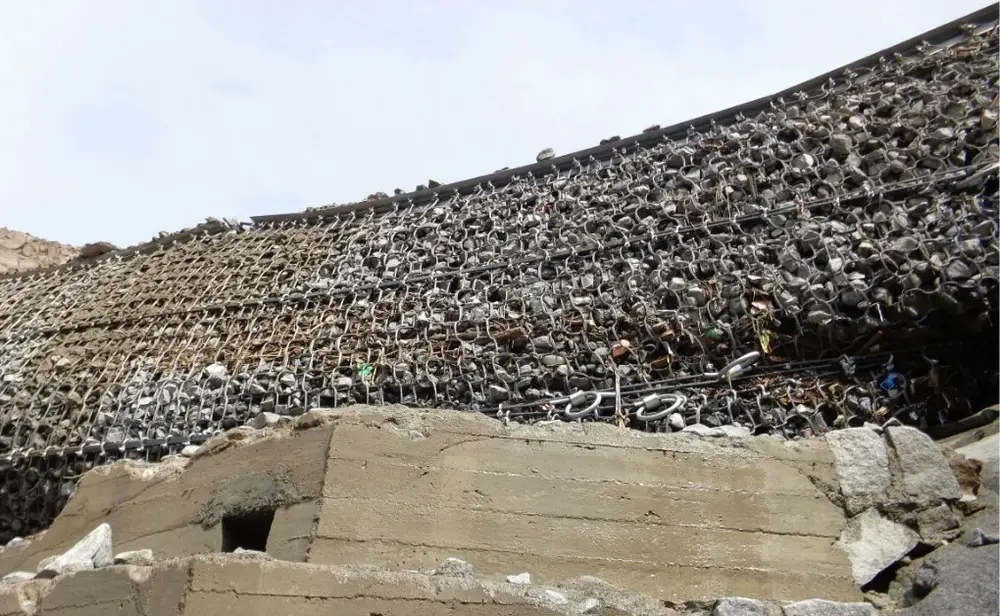 Barreras dinámicas en la Quebrada Carosio, Lima, Perú.